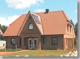 grozgiges Einfamilienwohnhaus im Friesenhausstil, mit ausgebautem Dachgeschoss