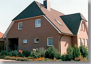 grozgiges Einfamilienhaus mit Einliegerwohnung und ausgebautem Dachgeschoss
